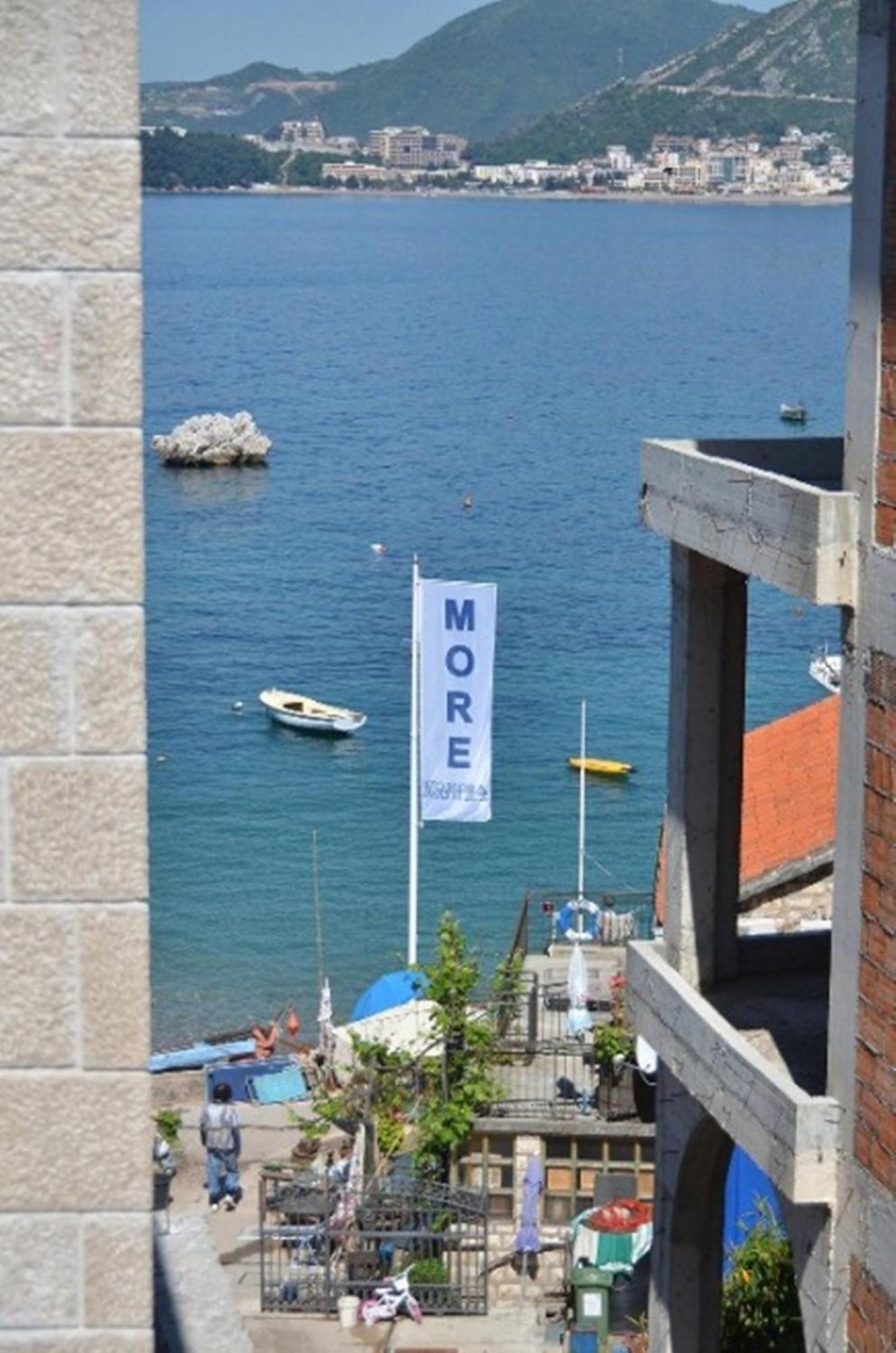Guest House Villa Pastrovka Sveti Stefan Bilik gambar