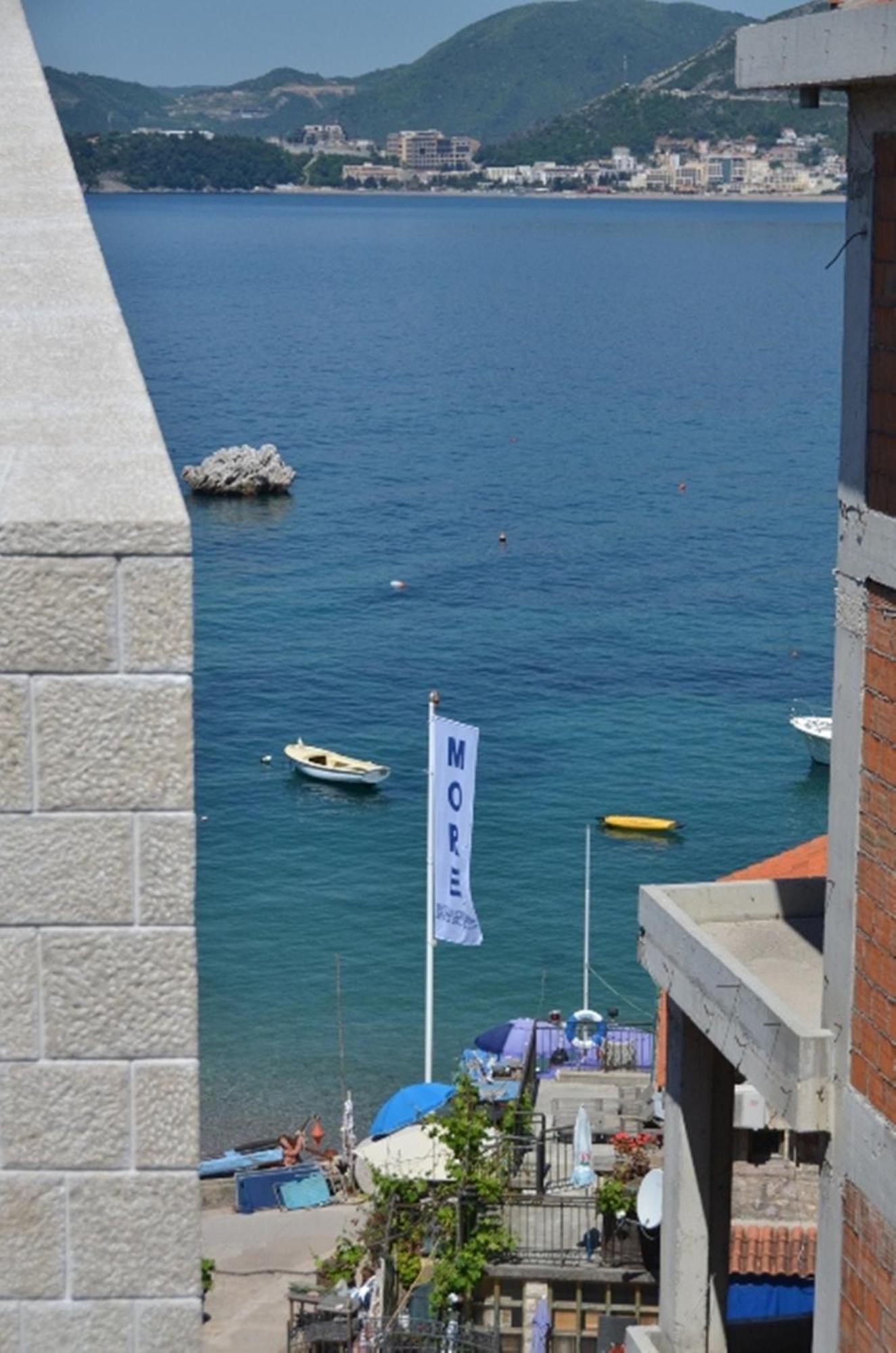 Guest House Villa Pastrovka Sveti Stefan Bilik gambar