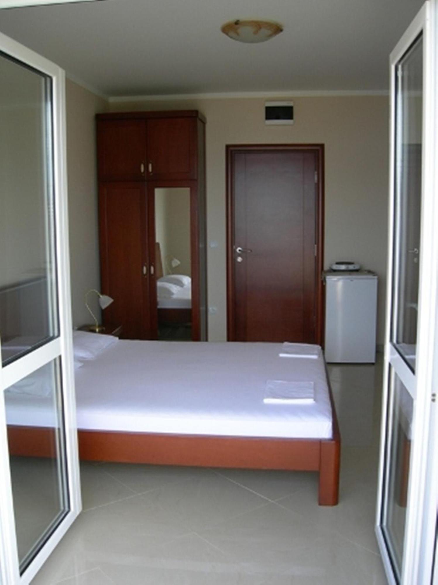Guest House Villa Pastrovka Sveti Stefan Bilik gambar