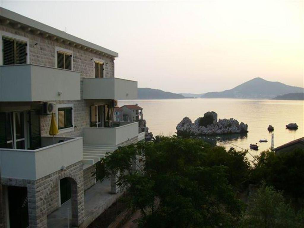 Guest House Villa Pastrovka Sveti Stefan Luaran gambar