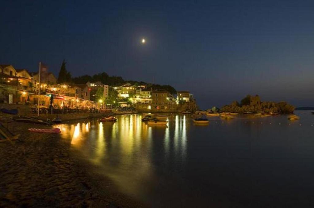 Guest House Villa Pastrovka Sveti Stefan Luaran gambar